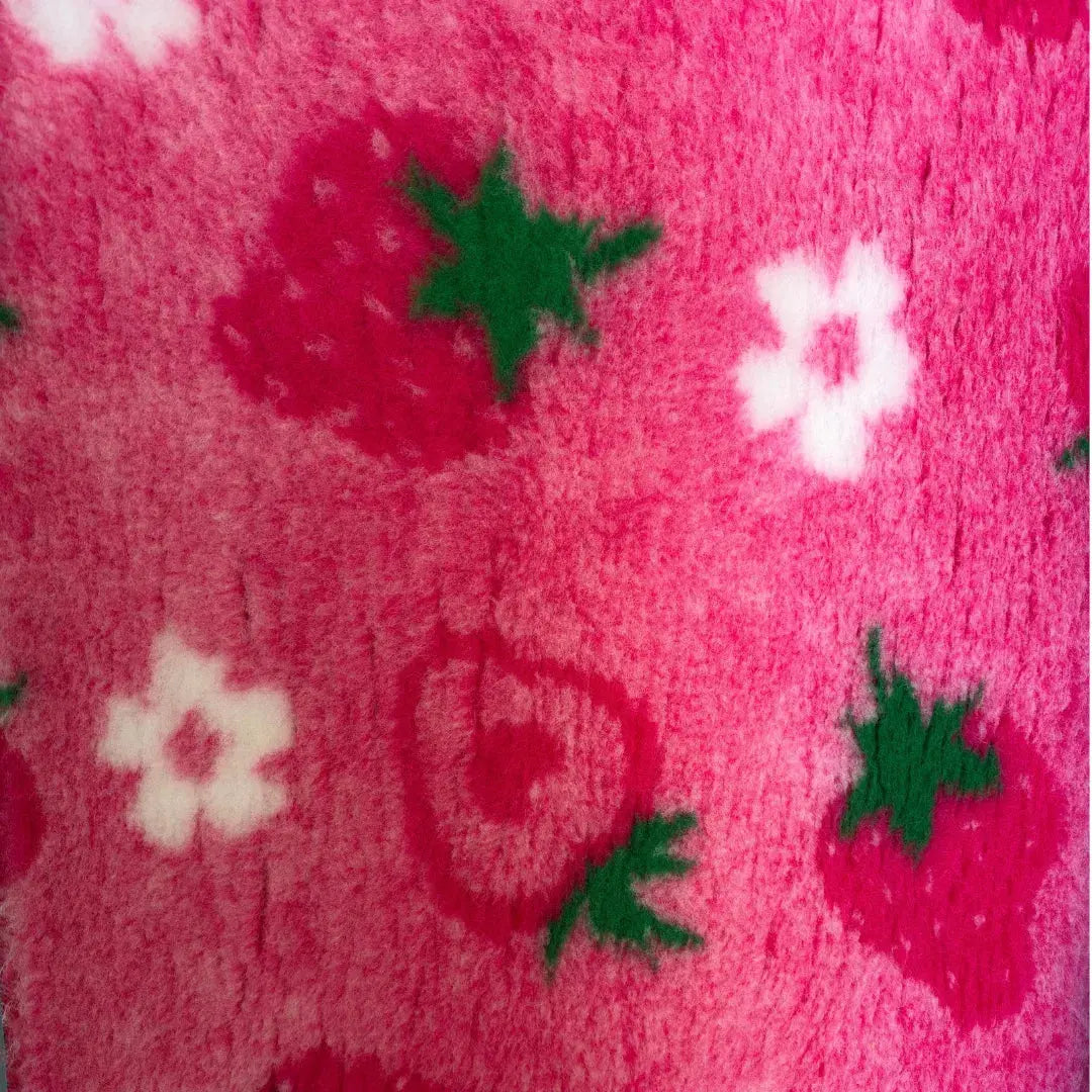 Vet Bed / Dry Bed – Greenback – Pink Strawberry | Washable Moisture-Wicking Dog Bedding NZ